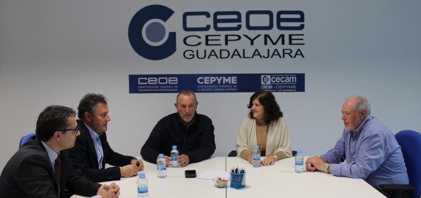 La presidenta de CEOE-CEPYME Guadalajara y los secretarios generales de UGT y CCOO mantienen un encuentro abogando por el di�logo social