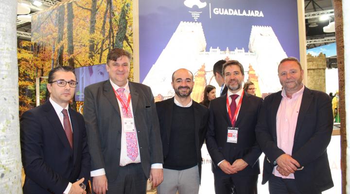 Juan Luis Pajares y Javier Arriola, presidente de la Federaci�n provincial de Turismo y Hosteler�a de Guadalajara y el secretario general de CEOE-CEPYME Guadalajara, asisten a la inauguraci�n del stand de Castilla-La Mancha en Fitur