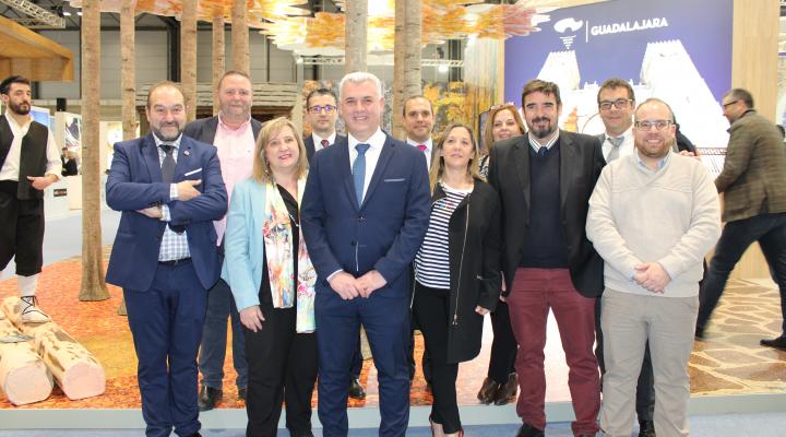 Juan Luis Pajares y Javier Arriola, presidente de la Federaci�n provincial de Turismo y Hosteler�a de Guadalajara y el secretario general de CEOE-CEPYME Guadalajara, asisten a la inauguraci�n del stand de Castilla-La Mancha en Fitur