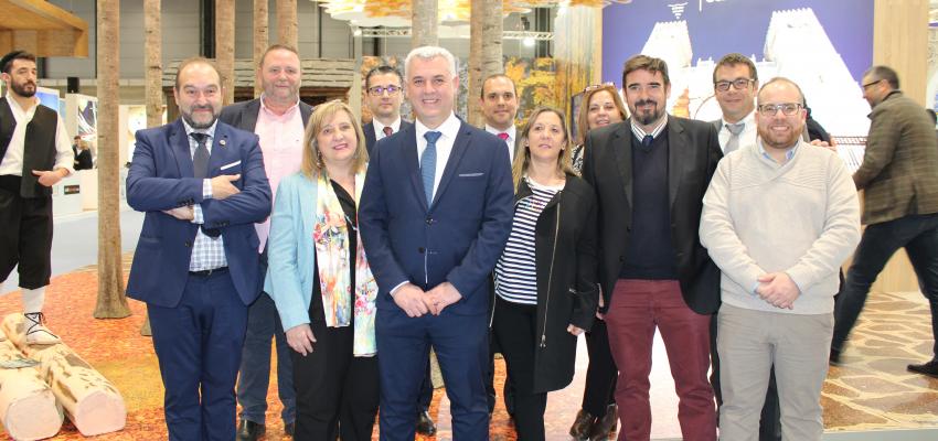 Juan Luis Pajares y Javier Arriola, presidente de la Federaci�n provincial de Turismo y Hosteler�a de Guadalajara y el secretario general de CEOE-CEPYME Guadalajara, asisten a la inauguraci�n del stand de Castilla-La Mancha en Fitur