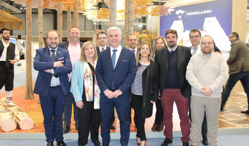 Juan Luis Pajares y Javier Arriola, presidente de la Federaci�n provincial de Turismo y Hosteler�a de Guadalajara y el secretario general de CEOE-CEPYME Guadalajara, asisten a la inauguraci�n del stand de Castilla-La Mancha en Fitur