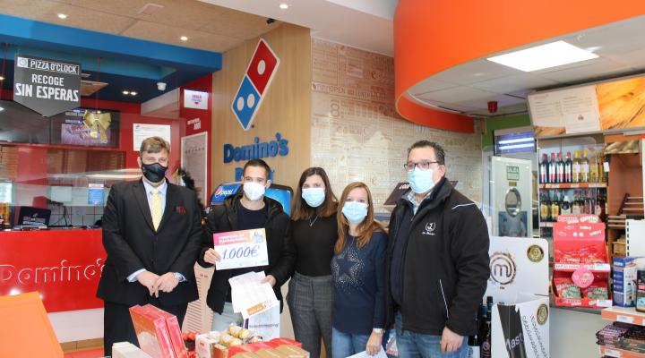 Oilsan Energy, integrado en CEOE-CEPYME Guadalajara, sella el cheque premiado con 1.000 euros del �ltimo sorteo del a�o correspondiente a la campa�a del Black Friday