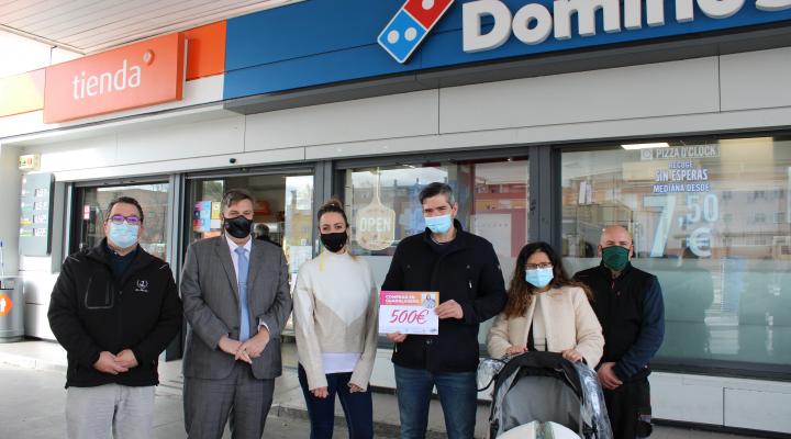 Oilsan Energy, integrado en CEOE-CEPYME Guadalajara, sella el cheque premiado con 1.000 euros del �ltimo sorteo del a�o correspondiente a la campa�a del Black Friday