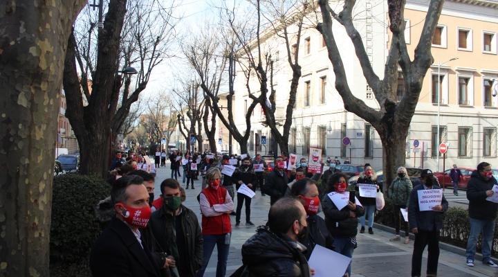 M�s de medio millar de asistentes acuden a la concentraci�n en apoyo al sector del turismo, hosteler�a y ocio de la provincia organizada por la Federaci�n provincial de Turismo y Hosteler�a de Guadalajara 