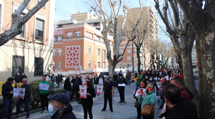 M�s de medio millar de asistentes acuden a la concentraci�n en apoyo al sector del turismo, hosteler�a y ocio de la provincia organizada por la Federaci�n provincial de Turismo y Hosteler�a de Guadalajara 