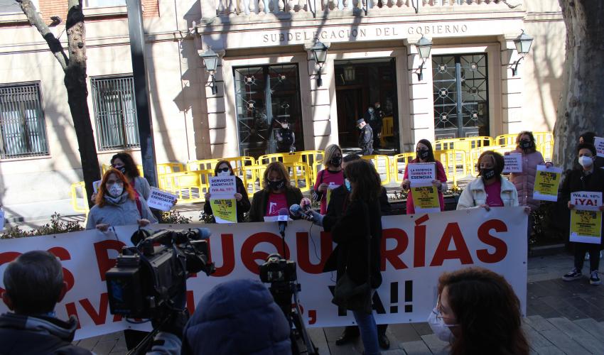 La Asociaci�n provincial de Peluquer�as y Centros de Est�tica de Guadalajara vuelve a concentrarse para pedir la bajada del IVA al 10%