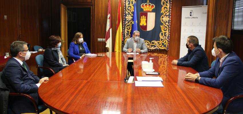 La Asociaci�n provincial de Empresarios de Servicios de la Actividad F�sica y el Deporte de Guadalajara mantiene una reuni�n con el delegado de la Junta de Comunidades en Guadalajara