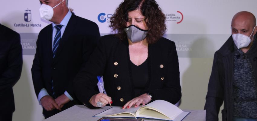 Nace ‘Impulsa Guadalajara’, un gran acuerdo para el desarrollo econ�mico y social de Guadalajara suscrito por todas las instituciones, CEOE y los sindicatos UGT y CC.OO.