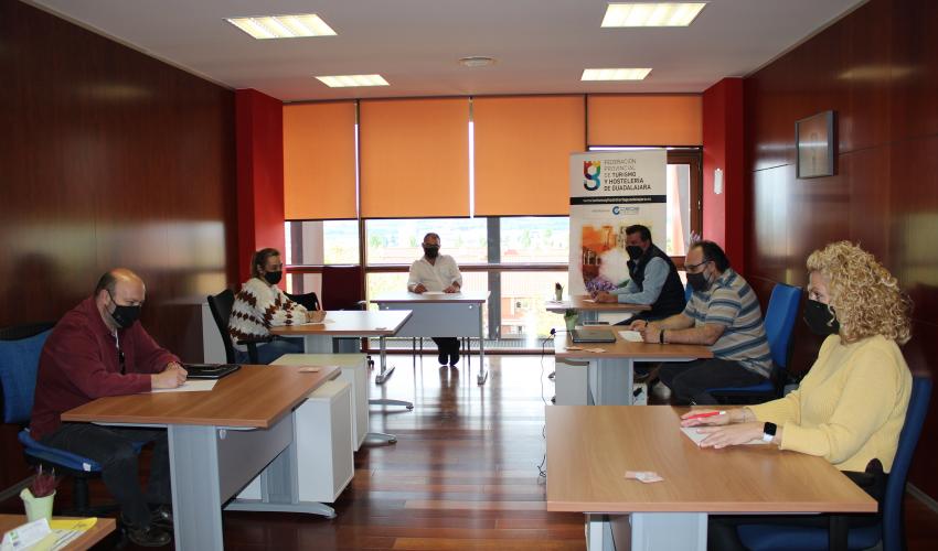 La Federaci�n de Turismo y Hosteler�a y los sindicatos firman la pr�rroga del convenio colectivo del sector 