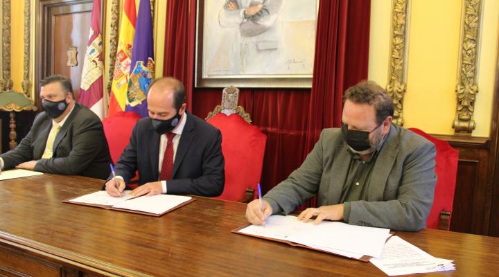 El Ayuntamiento firma un convenio con la Federaci�n de Hosteler�a para reactivar el consumo en bares y restaurantes de la capital