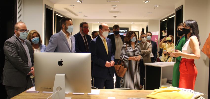 Inaugurada la 1� feria de emprendedores del centro comercial ferial plaza
