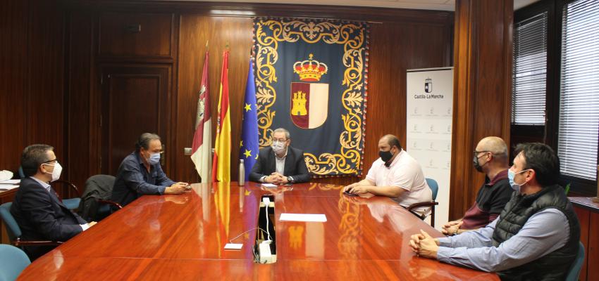 Empresarios del pol�gono Los Tobares de Molina de Arag�n se re�nen con el delegado de la Junta en Guadalajara