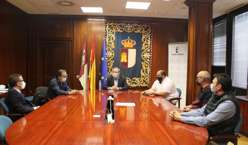 Empresarios del pol�gono Los Tobares de Molina de Arag�n se re�nen con el delegado de la Junta en Guadalajara