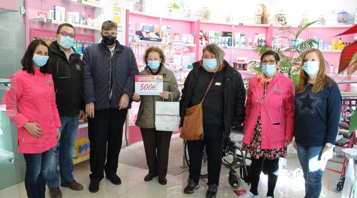 Oilsan Energy, integrado en CEOE-CEPYME Guadalajara, sella el cheque premiado con 1.000 euros del �ltimo sorteo del a�o correspondiente a la campa�a del Black Friday