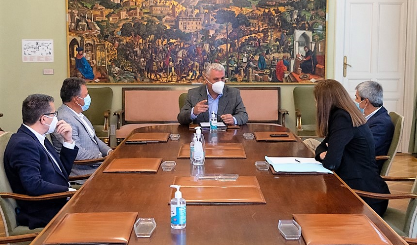 Diputaci�n y APEC se coordinan para facilitar la ejecuci�n de inversiones en los pueblos por empresas de la provincia