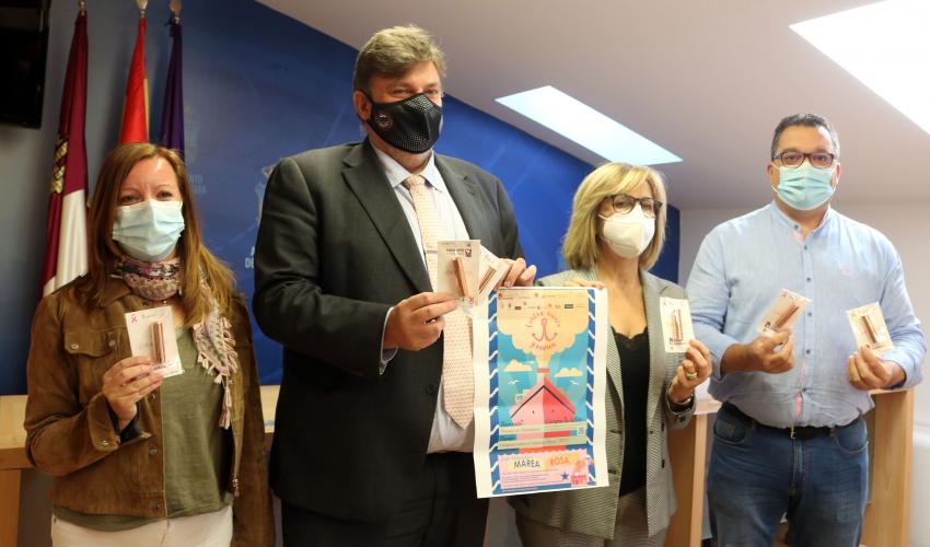 Establecimientos asociados a FEDECO participan en una nueva edici�n del concurso Escaparate en Rosa