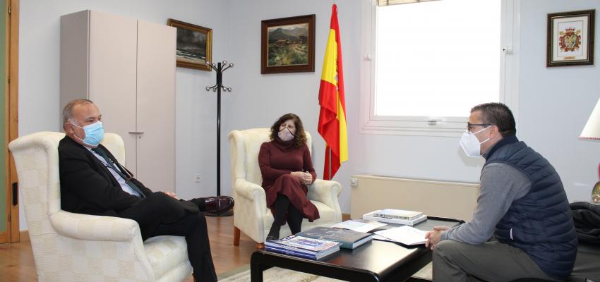 La presidenta de CEOE-CEPYME Guadalajara y el nuevo Comisario provincial de la Polic�a Nacional mantienen su primer encuentro de trabajo