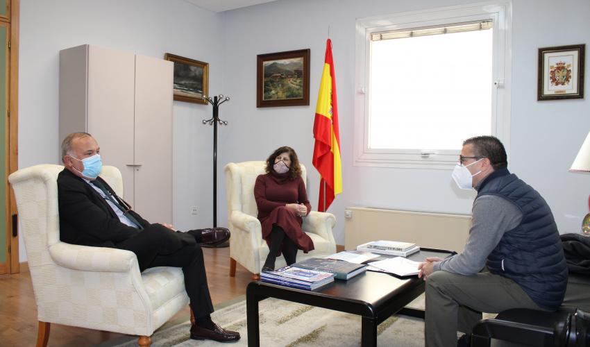 La presidenta de CEOE-CEPYME Guadalajara y el nuevo Comisario provincial de la Polic�a Nacional mantienen su primer encuentro de trabajo