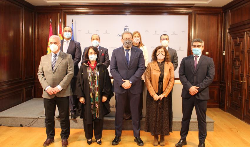 La embajadora de T�nez en Espa�a visita la oficina Impulsa Guadalajara 