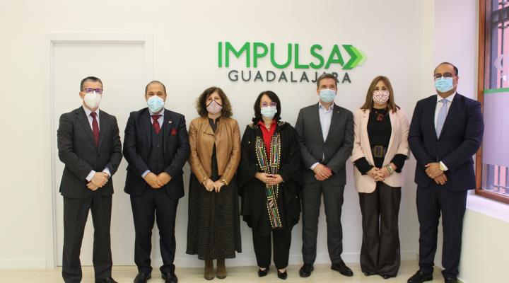 La embajadora de T�nez en Espa�a visita la oficina Impulsa Guadalajara 