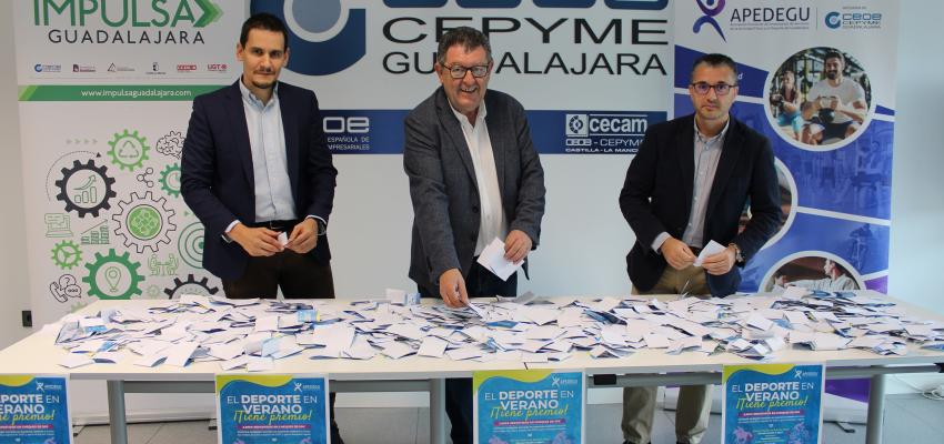 La Asociaci�n provincial de Empresarios de Servicios de la Actividad F�sica y el Deporte de Guadalajara realiza el sorteo de los cheques de su campa�a 