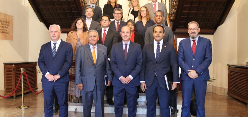 El embajador de la Rep�blica Dominicana en Espa�a visita la oficina Impulsa Guadalajara con el objetivo de estrechar lazos comerciales