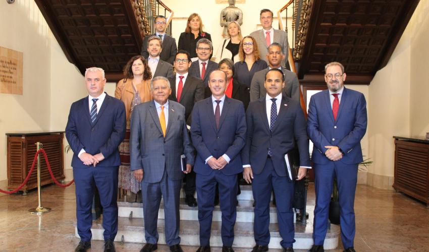 El embajador de la Rep�blica Dominicana en Espa�a visita la oficina Impulsa Guadalajara con el objetivo de estrechar lazos comerciales