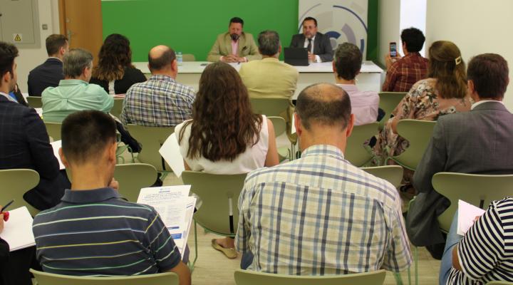 Una treintena de empresarios se informan de los nuevos canales de denuncia en la empresa