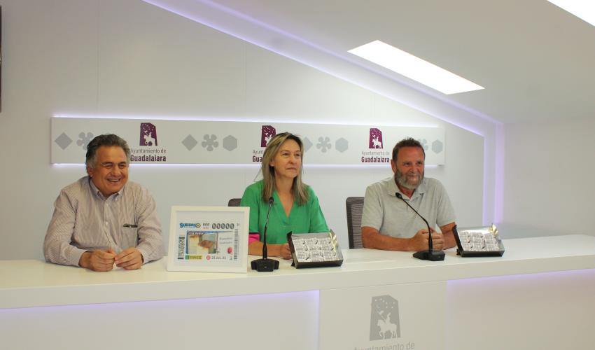 La Federaci�n provincial de Turismo y Hosteler�a de Guadalajara participa en la presentaci�n del cup�n de la ONCE con la imagen del bizcocho borracho