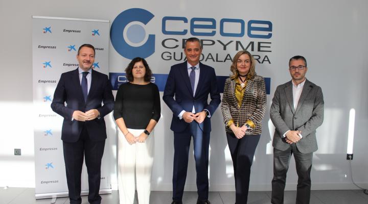 CaixaBank y CEOE-CEPYME Guadalajara renuevan su colaboraci�n con el prop�sito de mejorar la competitividad empresarial en la provincia