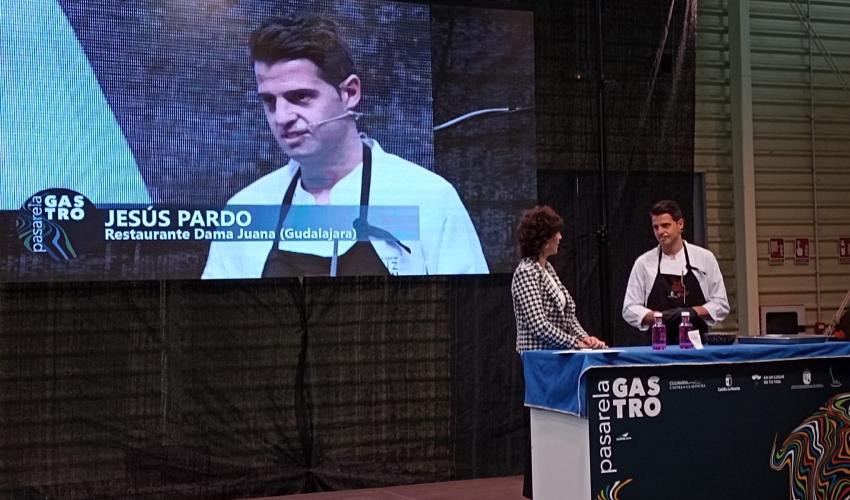 Jes�s Pardo, del restaurante Dama Juana, represent� a la Federaci�n provincial de Turismo y Hosteler�a de Guadalajara en la II pasarela gastro de Ra�z Culinaria CLM 2023