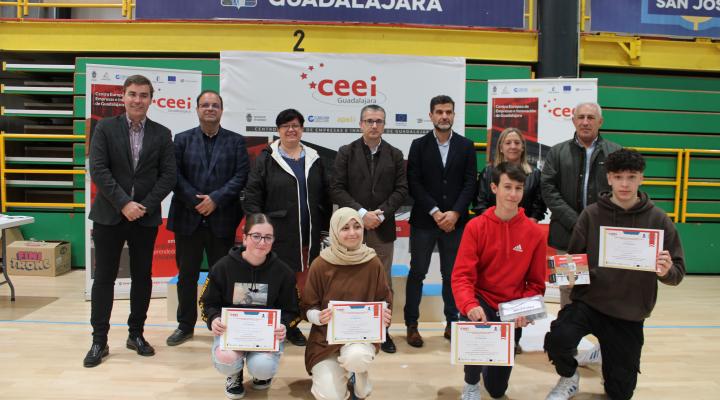 Festo, del colegio Giovanni Antonio Farina, gana la V edici�n de la competici�n de rob�tica-botschallenges, organizada por el CEEI Guadalajara