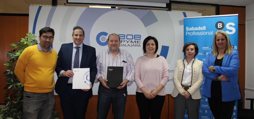 La asociaci�n de Instaladores El�ctricos y Telecomunicaciones de CEOE-CEPYME Guadalajara y banco Sabadell firman un convenio de colaboraci�n