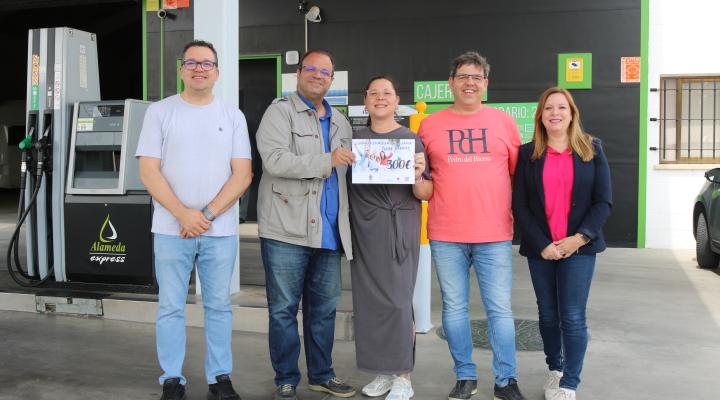 Entregados los cheque-regalo a los ganadores de la campa�a de comercio del D�a de la Madre