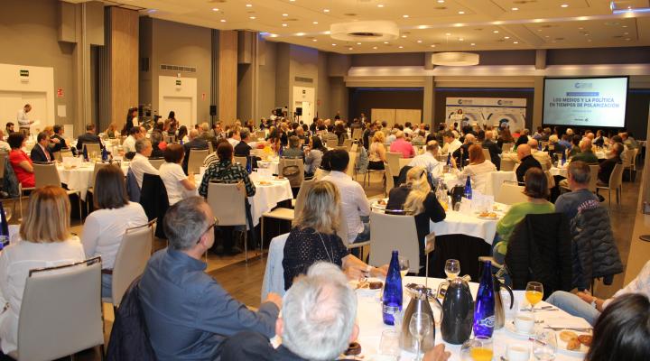 El prestigioso periodista Vicente Vall�s re�ne en un desayuno de CEOE-CEPYME Guadalajara a cerca de 300 empresarios