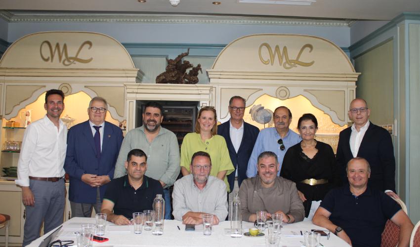 La junta directiva de la federaci�n regional de hosteler�a y turismo se re�ne en Guadalajara para trazar las l�neas de trabajo para los pr�ximos meses