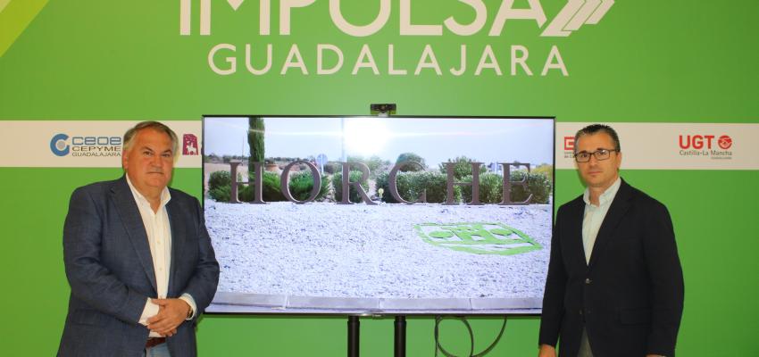 El alcalde de Horche, Manuel Salvador Ruiz visita la oficina Impulsa Guadalajara