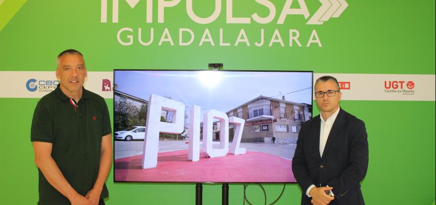 El alcalde de Pioz destaca los atractivos tur�sticos y empresariales del municipio durante su visita a la oficina Impulsa Guadalajara