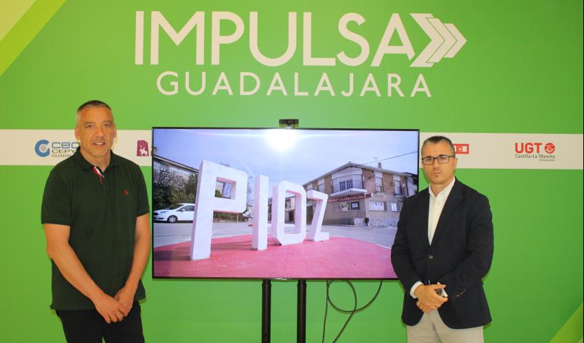 El alcalde de Pioz destaca los atractivos tur�sticos y empresariales del municipio durante su visita a la oficina Impulsa Guadalajara