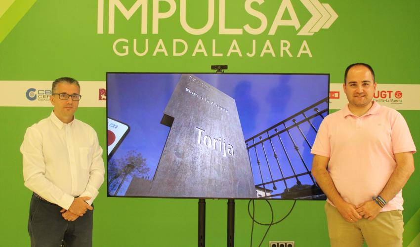 El alcalde de Torija destaca el pol�gono industrial y log�stico del municipio durante su visita a la oficina Impulsa Guadalajara