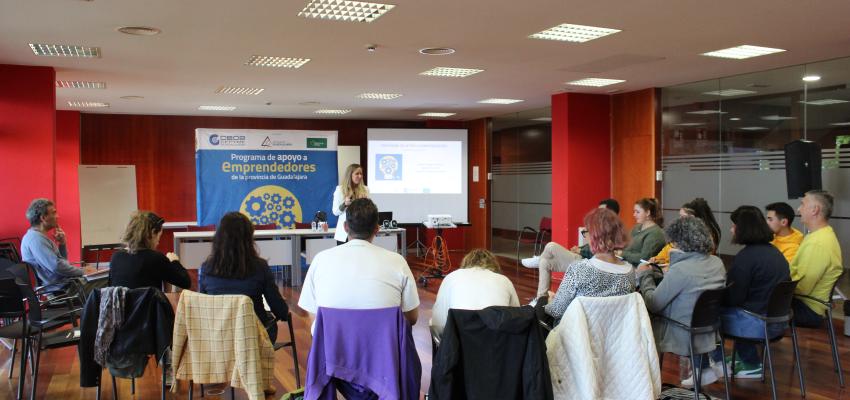 Los participantes del Programa de Apoyo a Emprendedores afrontan la recta final de su formaci�n