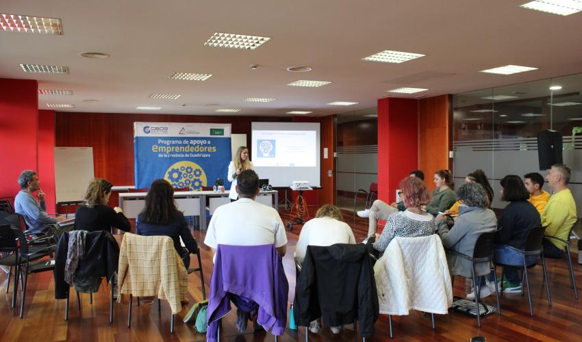 Los participantes del Programa de Apoyo a Emprendedores afrontan la recta final de su formaci�n
