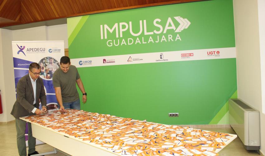 La asociaci�n provincial de Empresarios de Servicios de la Actividad F�sica y el Deporte de Guadalajara realiza el sorteo de los cheques de su campa�a El deporte en verano tiene premio