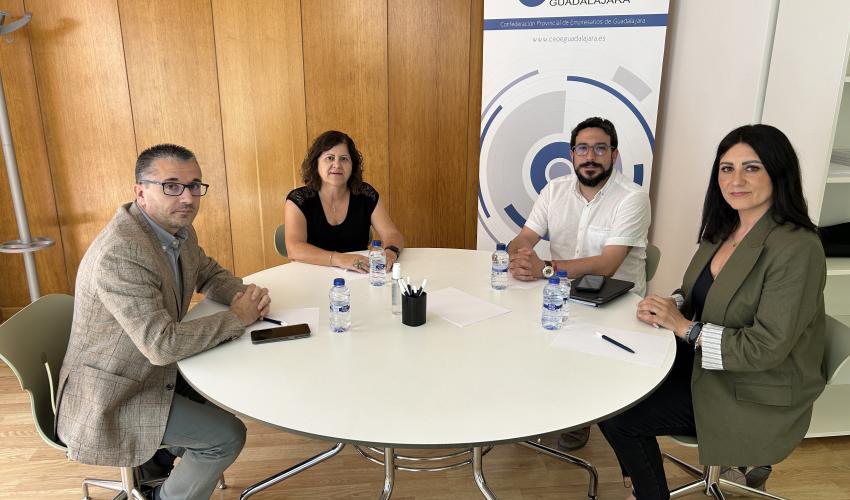 La presidenta de CEOE-CEPYME Guadalajara y el alcalde de Azuqueca mantienen su primera reuni�n de trabajo 