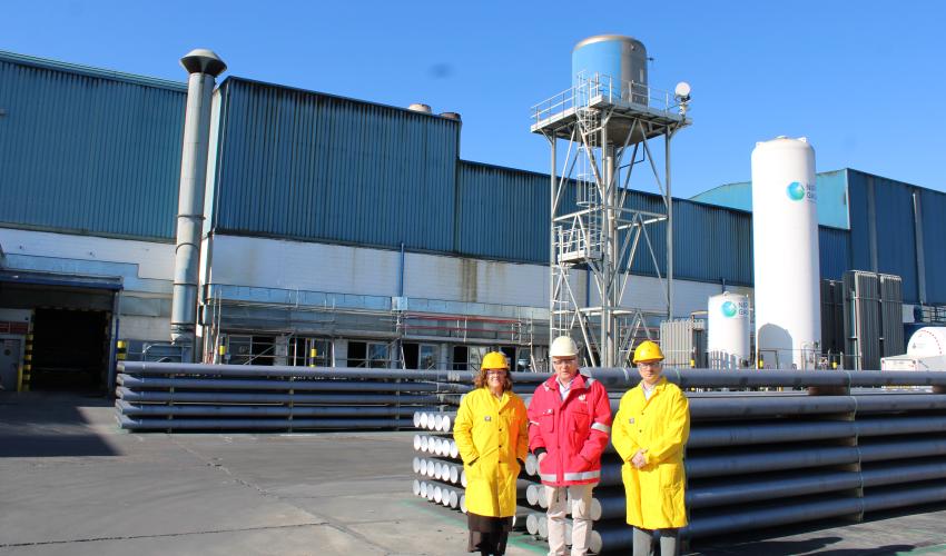 La presidenta de CEOE-CEPYME Guadalajara visita la empresa Hydro Aluminium en Azuqueca de Henares