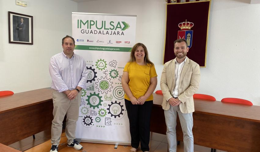 Torrej�n del Rey destaca sus excelentes comunicaciones y ubicaci�n estrat�gica para la atracci�n y llegada de nuevas empresas en una reuni�n de trabajo mantenida con Impulsa Guadalajara