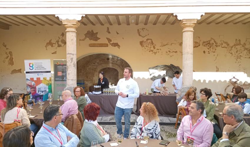 Adri�n Romanillos, del restaurante Z�bar representa a la federaci�n provincial de turismo y hosteler�a de guadalajara en gastro experiencia culinaria