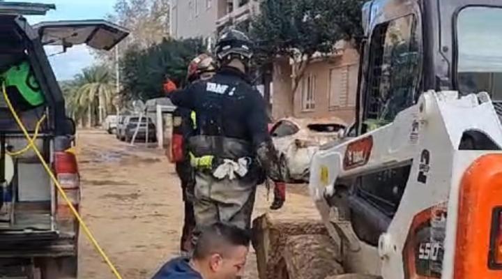 Una decena de empresarios de la provincia de Guadalajara donan una pick up al municipio de Aldaia 