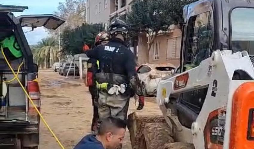 Una decena de empresarios de la provincia de Guadalajara donan una pick up al municipio de Aldaia 