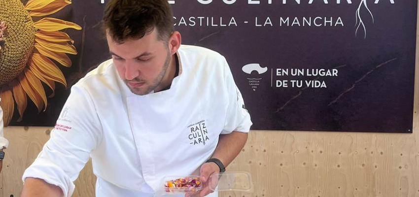 Nacho Pad�n, del restaurante Fardel, mostr� la gastronom�a y los productos de Guadalajara en Tast a la Rambla en Barcelona